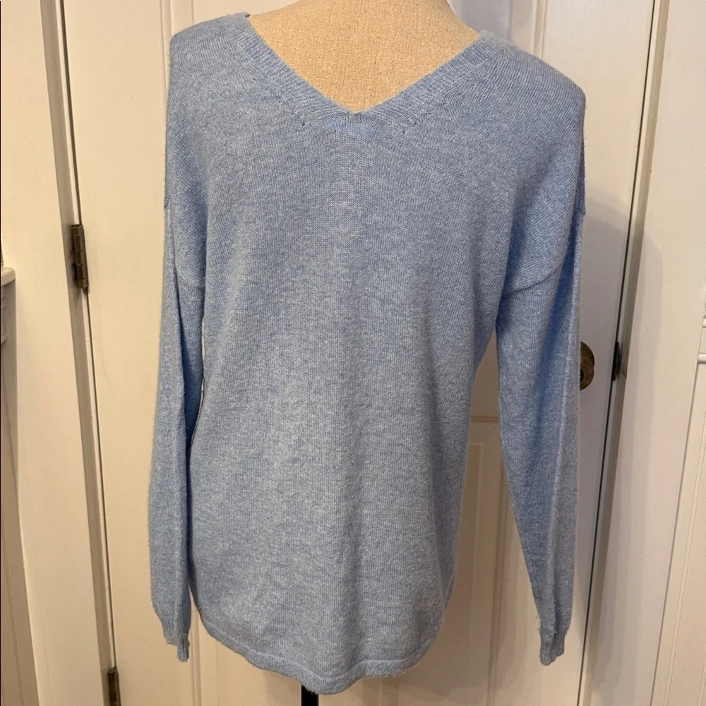 J. McLAUGHLIN SWEATER V-NECK & BACK LIGHT BLUE CASHMERE LONG SLEEVE SIZE S